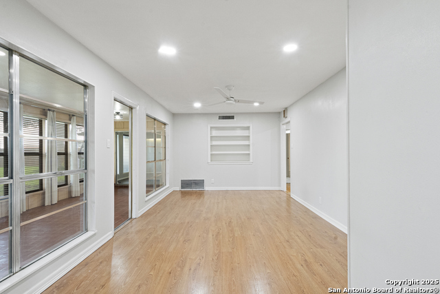 Listing photo id 7 for 818 Cherry  