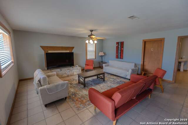 Image 5 of 28 For 7802 Ranch Rd 1051