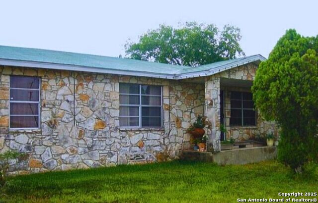 Listing photo id 0 for 596 Mauermann Rd