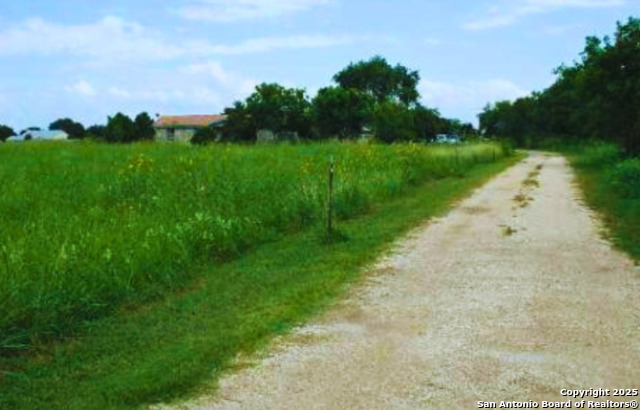 Listing photo id 2 for 596 Mauermann Rd