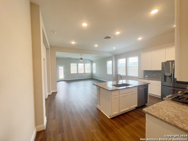 Listing photo id 8 for 22266 Akin Doe