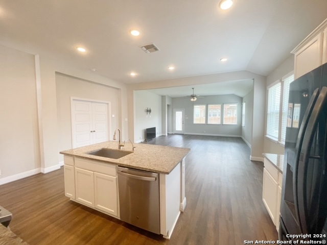 Listing photo id 9 for 22266 Akin Doe