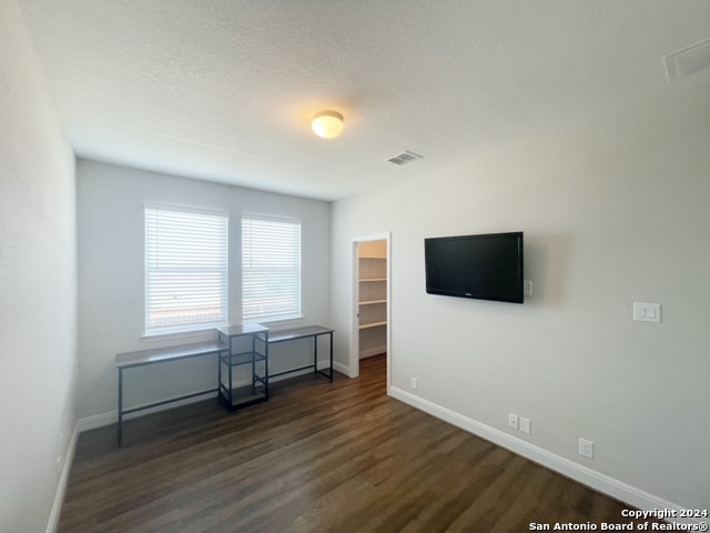 Listing photo id 18 for 22266 Akin Doe