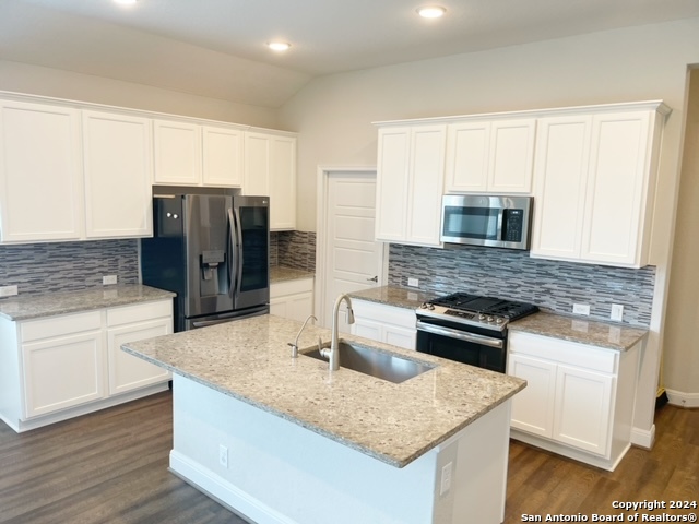 Listing photo id 1 for 22266 Akin Doe