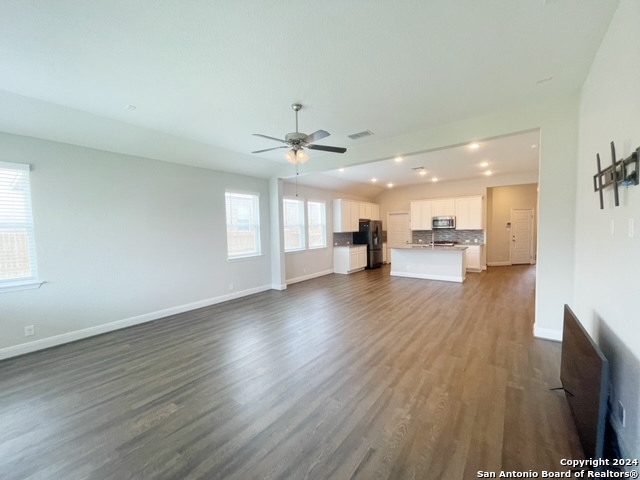 Listing photo id 3 for 22266 Akin Doe