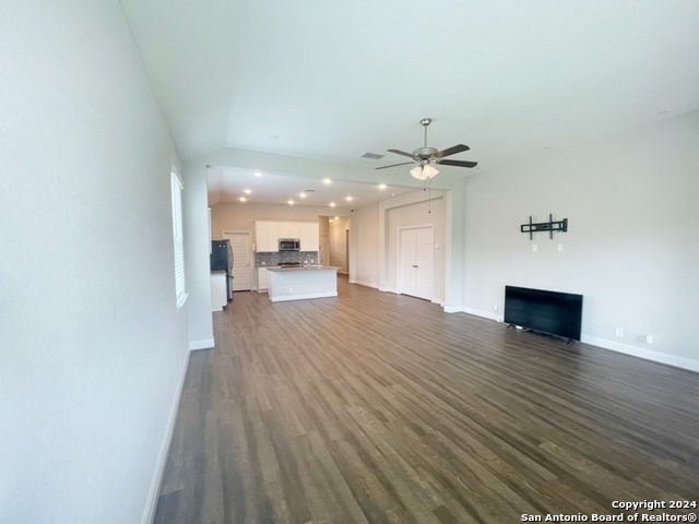 Listing photo id 4 for 22266 Akin Doe