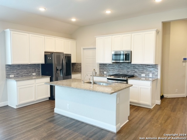 Listing photo id 6 for 22266 Akin Doe