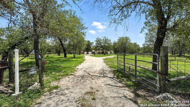 Image 3 of 44 For 1435 Meadow Glen
