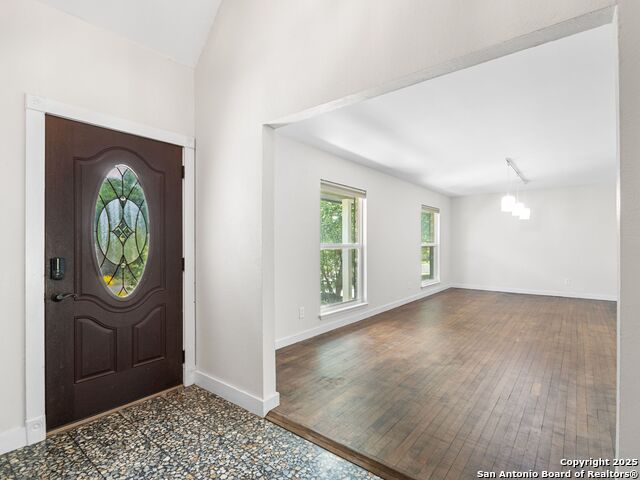Listing photo id 8 for 6307 Pickering Drive