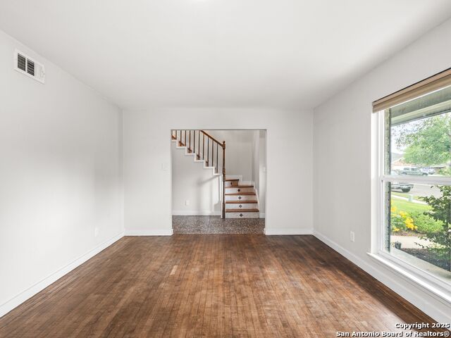 Listing photo id 9 for 6307 Pickering Drive