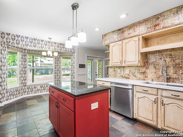 Listing photo id 18 for 6307 Pickering Drive