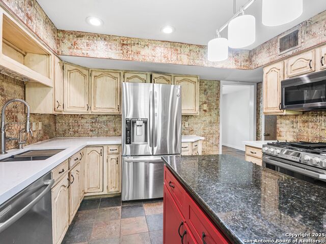 Listing photo id 20 for 6307 Pickering Drive