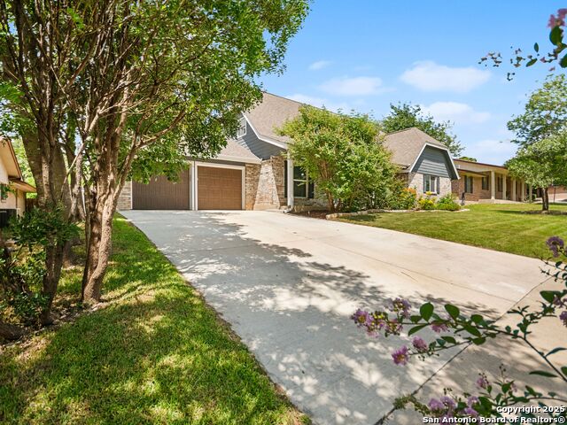 Listing photo id 1 for 6307 Pickering Drive