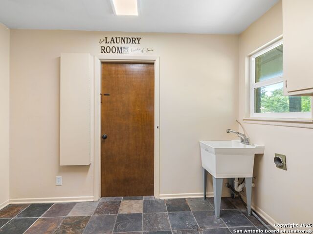 Listing photo id 30 for 6307 Pickering Drive