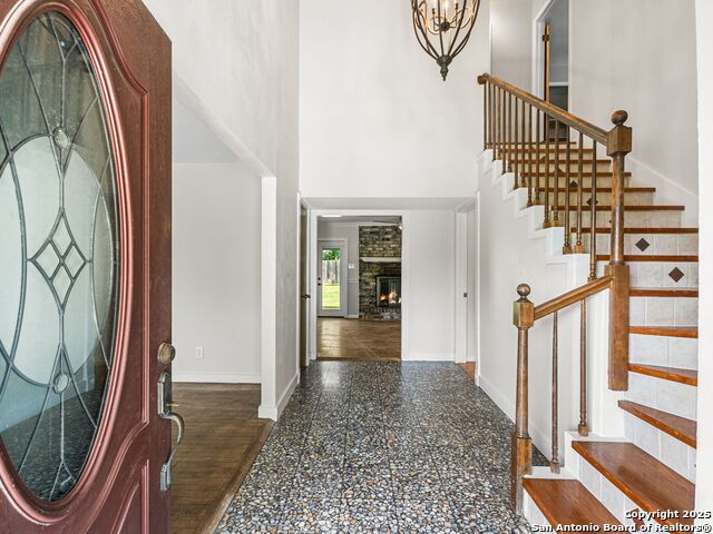 Listing photo id 6 for 6307 Pickering Drive