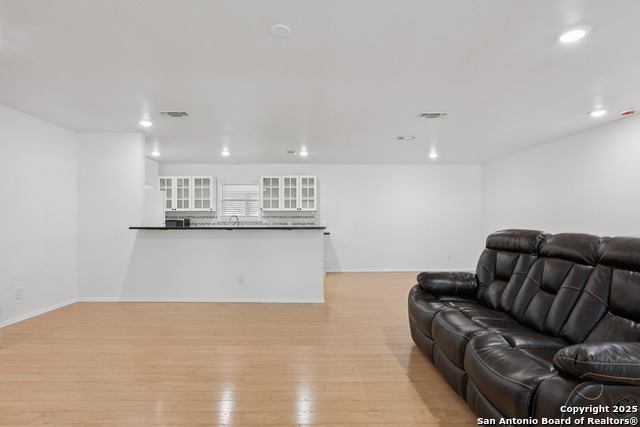 Image 5 of 27 For 1334 Carnation