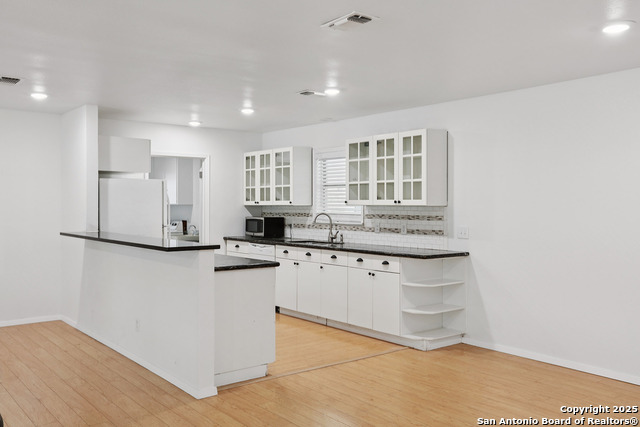 Image 6 of 27 For 1334 Carnation