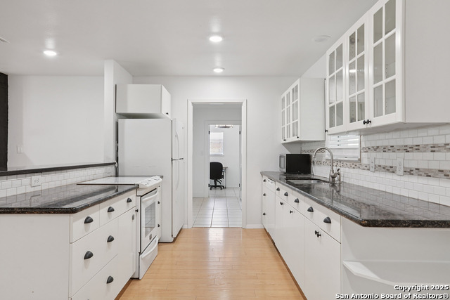 Image 7 of 27 For 1334 Carnation