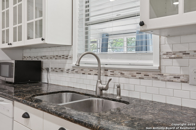 Image 8 of 27 For 1334 Carnation