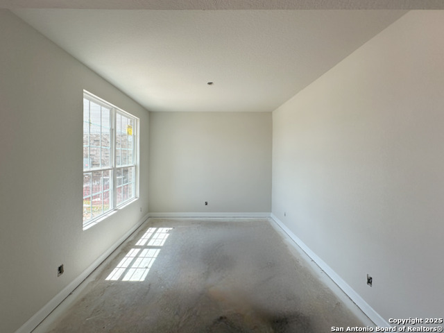 Image 21 of 41 For 155 Mallorys Way