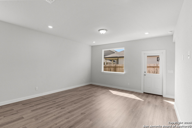 Listing photo id 8 for 761 Whitman Street