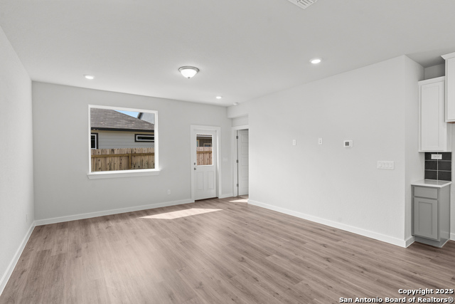 Listing photo id 9 for 761 Whitman Street