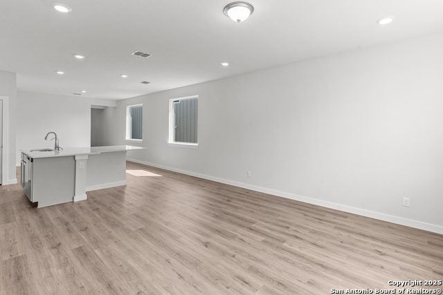 Listing photo id 10 for 761 Whitman Street