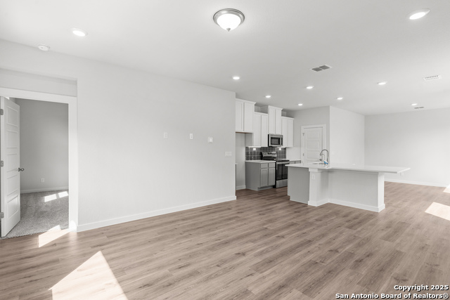 Listing photo id 11 for 761 Whitman Street