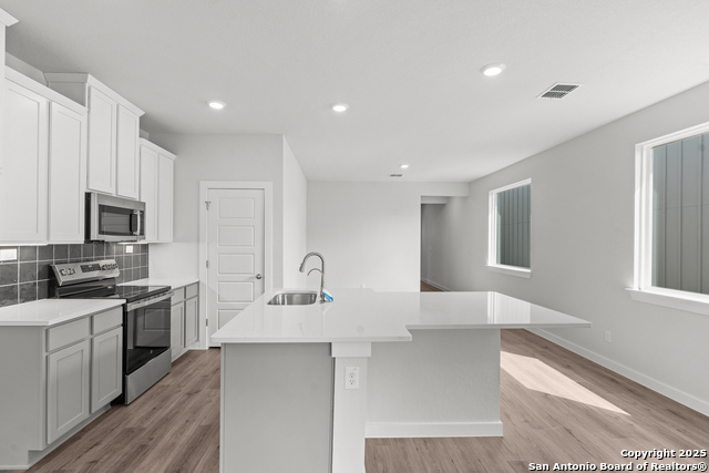 Listing photo id 12 for 761 Whitman Street