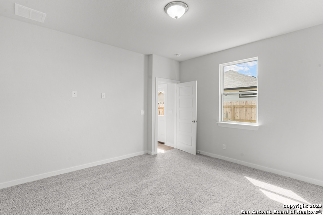 Listing photo id 14 for 761 Whitman Street