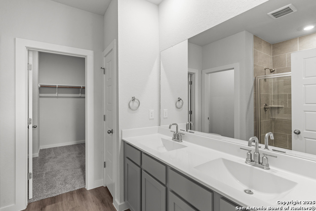 Listing photo id 15 for 761 Whitman Street