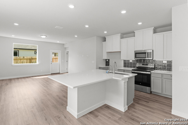 Listing photo id 20 for 761 Whitman Street