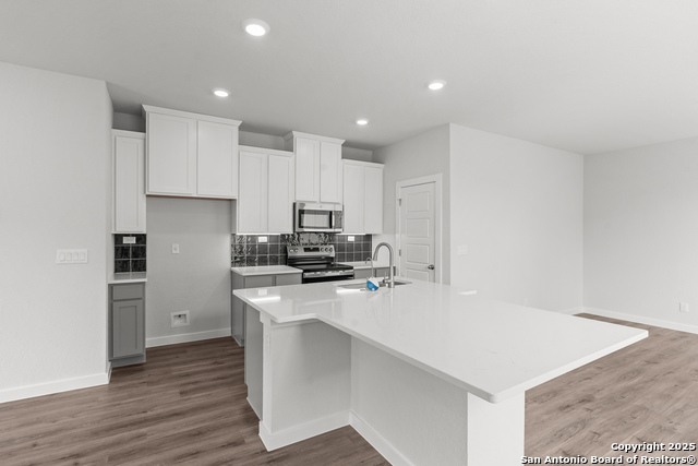 Listing photo id 1 for 761 Whitman Street