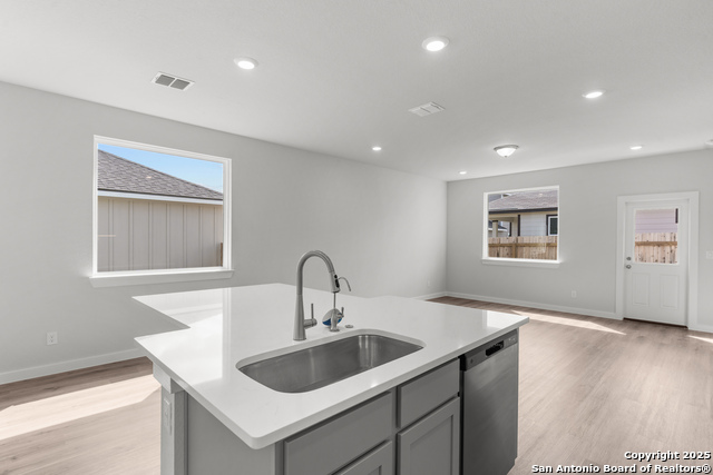 Listing photo id 7 for 761 Whitman Street