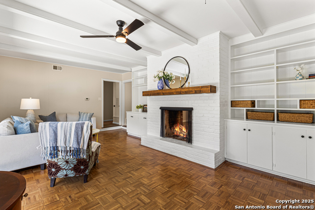 Listing photo id 9 for 8731 Oak Ledge