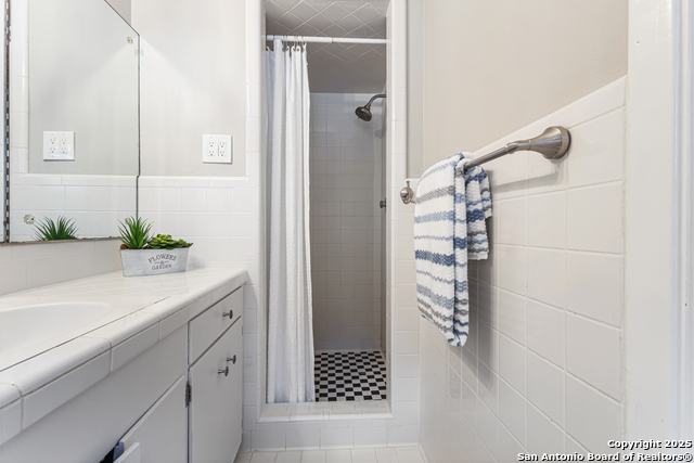Listing photo id 14 for 8731 Oak Ledge