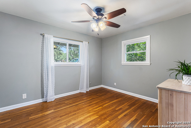 Listing photo id 17 for 8731 Oak Ledge