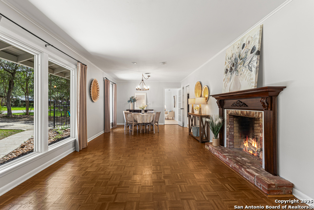 Listing photo id 2 for 8731 Oak Ledge