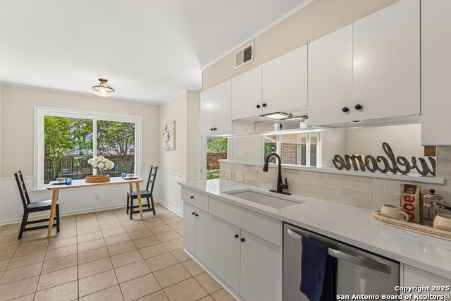 Listing photo id 6 for 8731 Oak Ledge