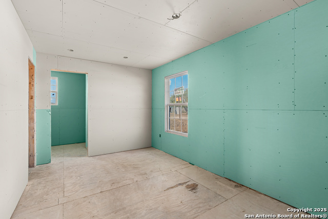 Image 39 of 105 For 101 Campbell Rd 3