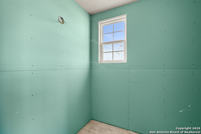 Image 42 of 105 For 101 Campbell Rd 3