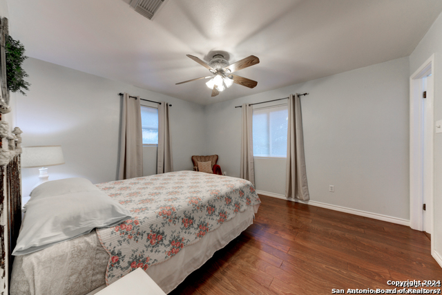 Image 11 of 22 For 453 Mitchell St W