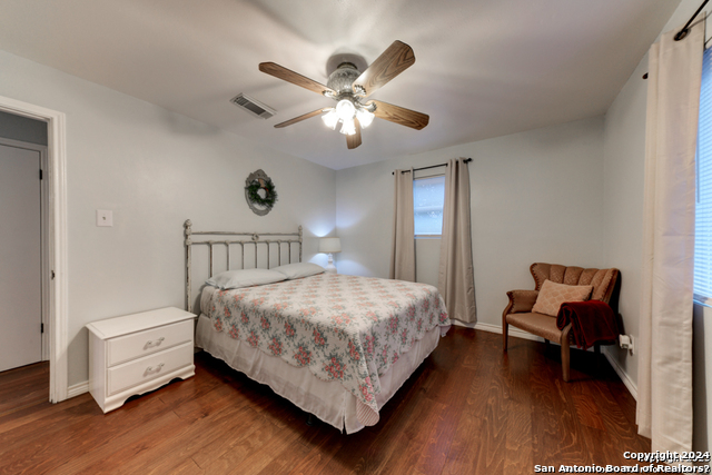 Image 12 of 22 For 453 Mitchell St W