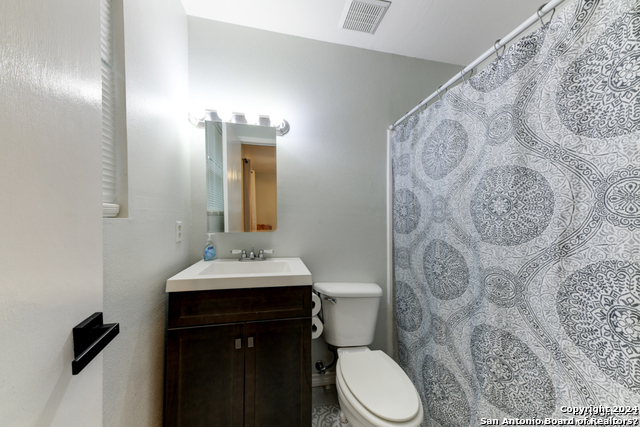 Image 14 of 22 For 453 Mitchell St W