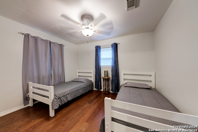 Image 16 of 22 For 453 Mitchell St W