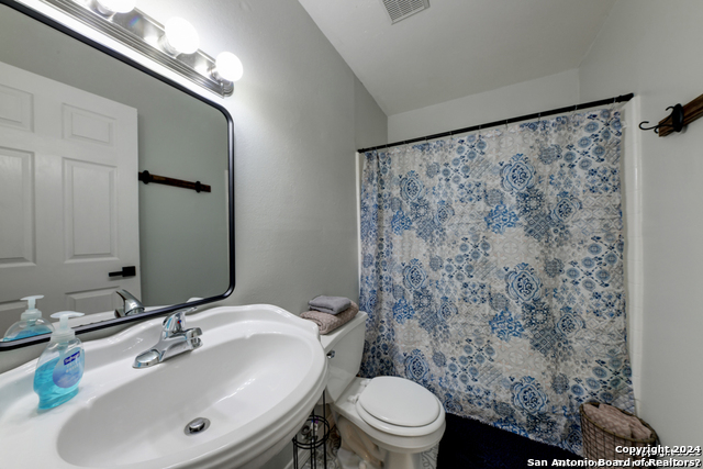 Image 17 of 22 For 453 Mitchell St W