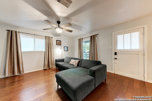 Image 3 of 22 For 453 Mitchell St W