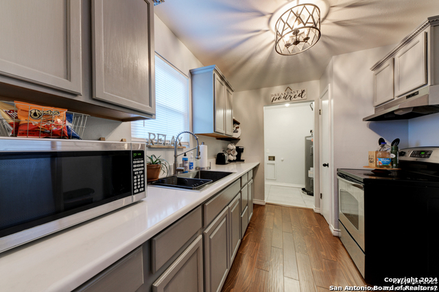 Image 8 of 22 For 453 Mitchell St W
