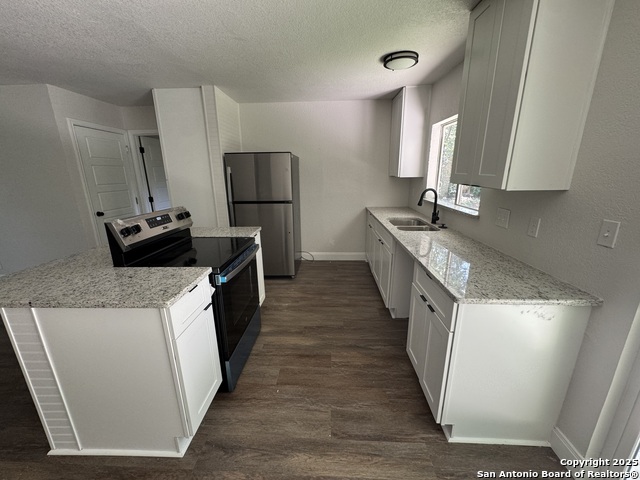 Image 2 of 10 For 7010 Glen Chase