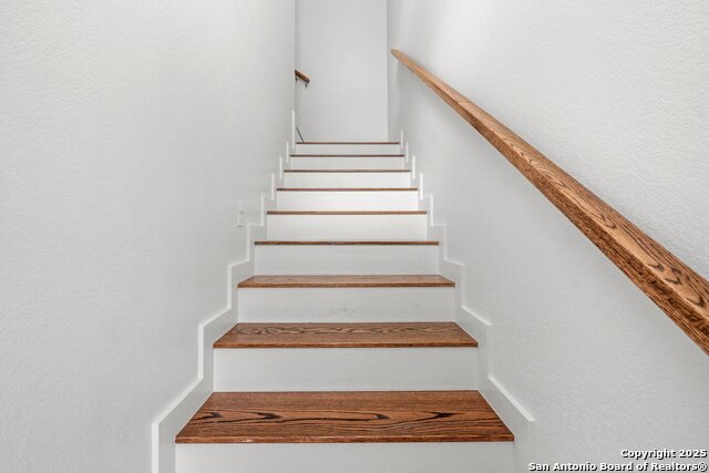 Listing photo id 11 for 119 Springwood